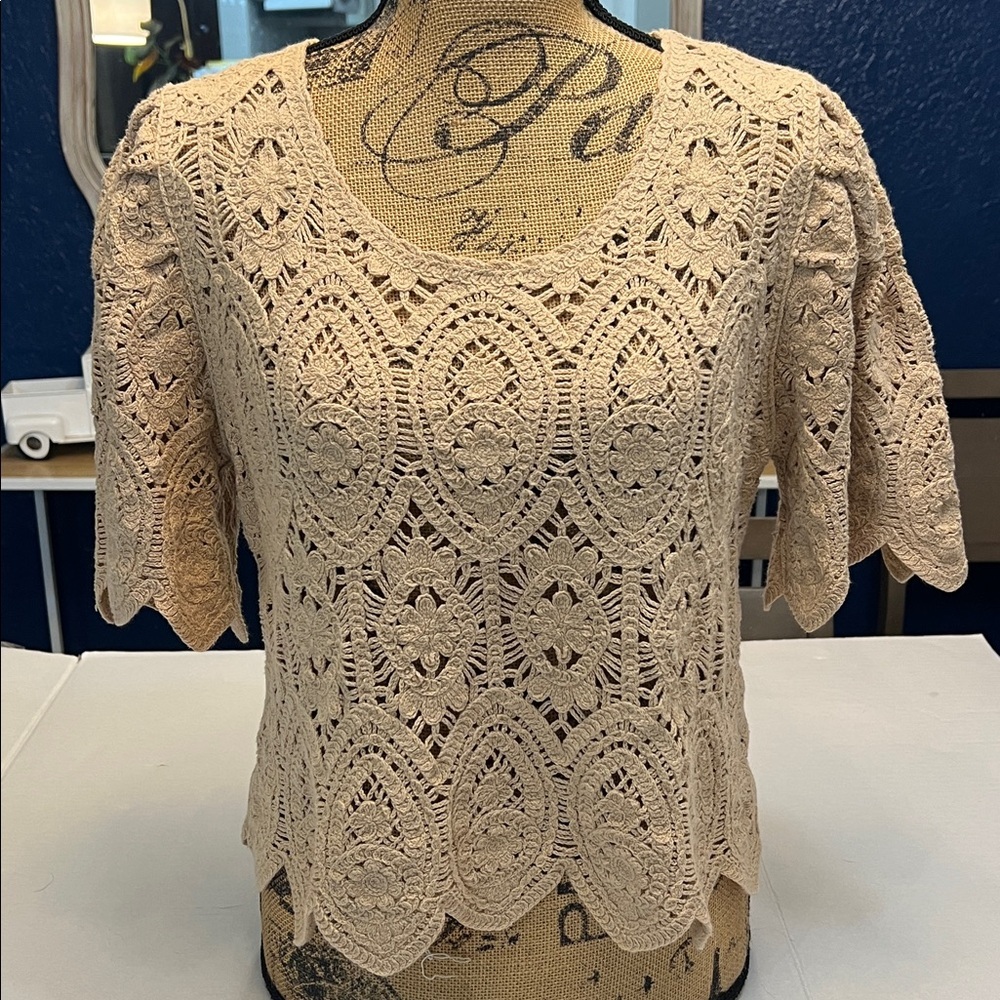 SOLITAIRE TAN KNIT CROPPED PULLOVER SWEATER TOP SIZE MEDIUM